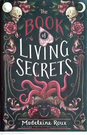 צילום של הספר The Book of Living Secrets / Madeleine Roux